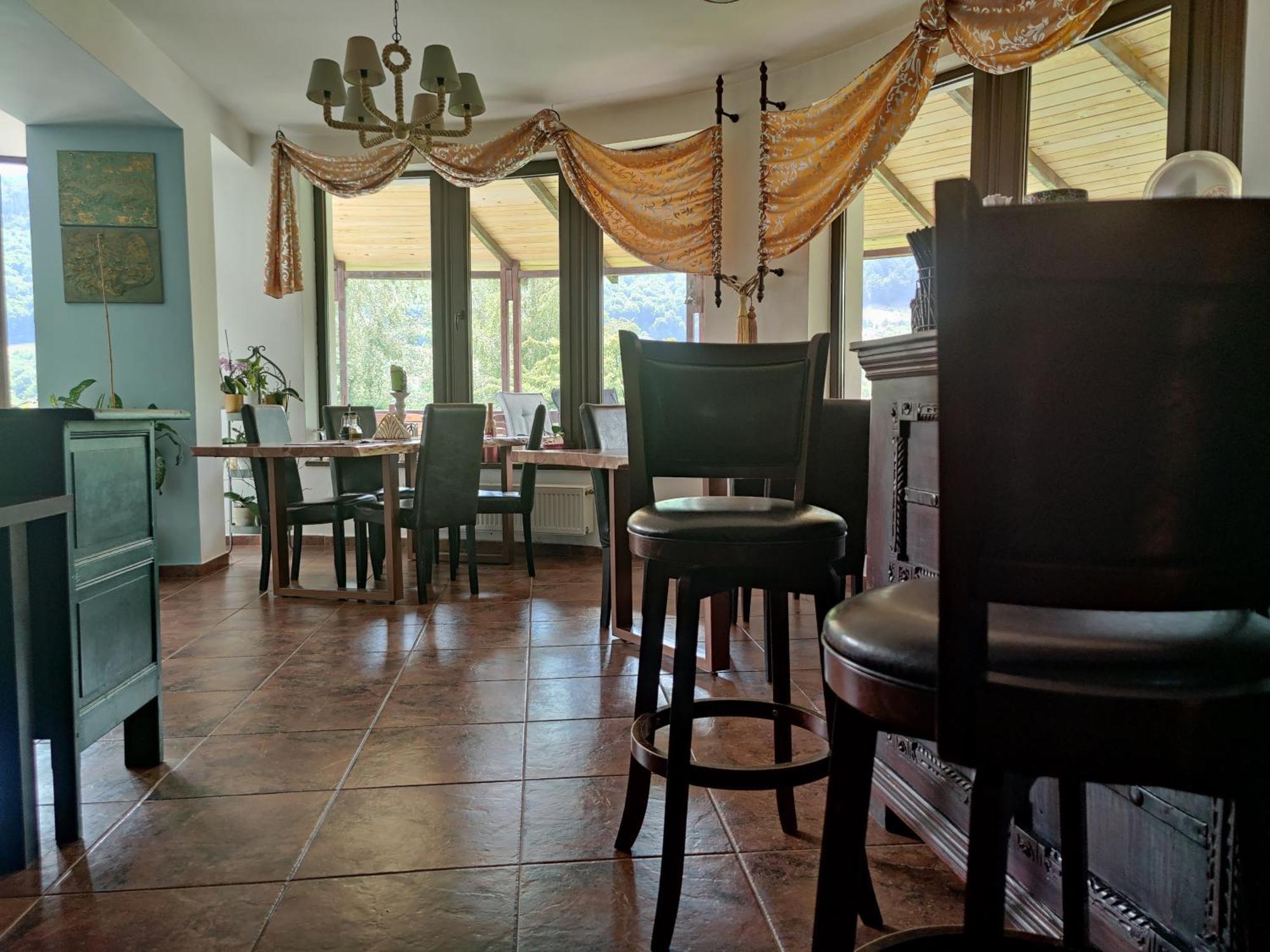 Inspire View Hotel Бран Екстериор снимка