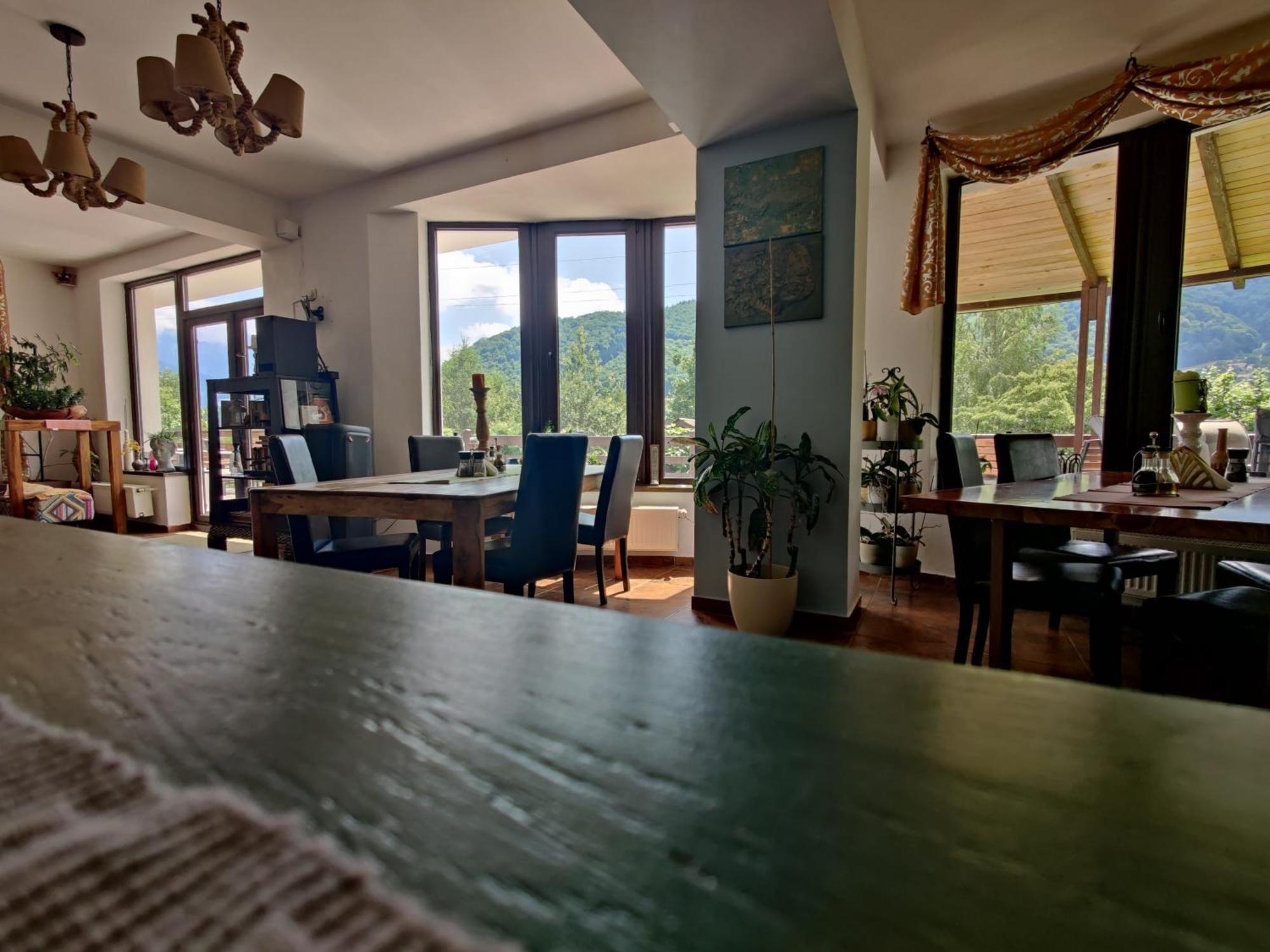 Inspire View Hotel Бран Екстериор снимка