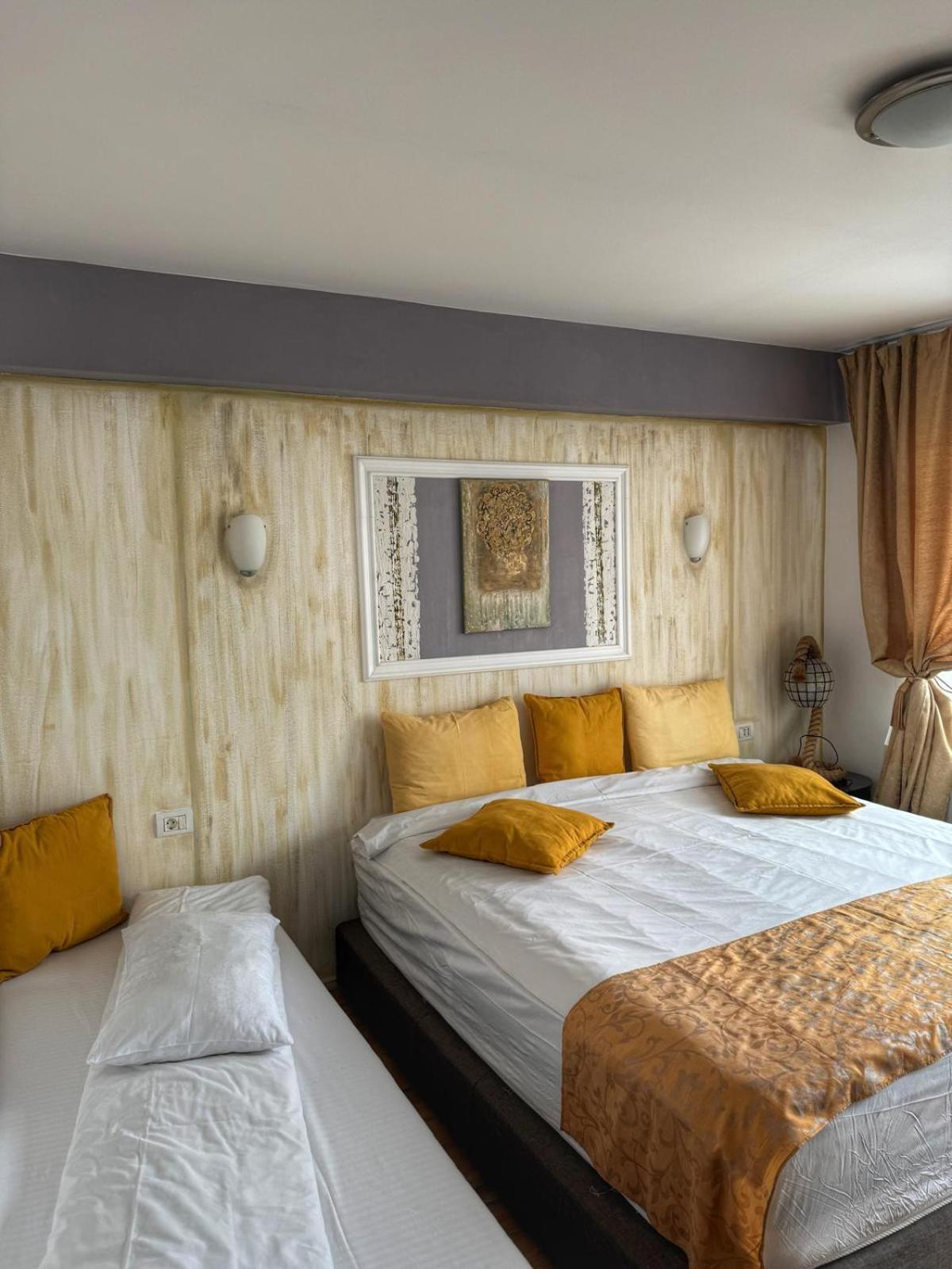 Inspire View Hotel Бран Екстериор снимка