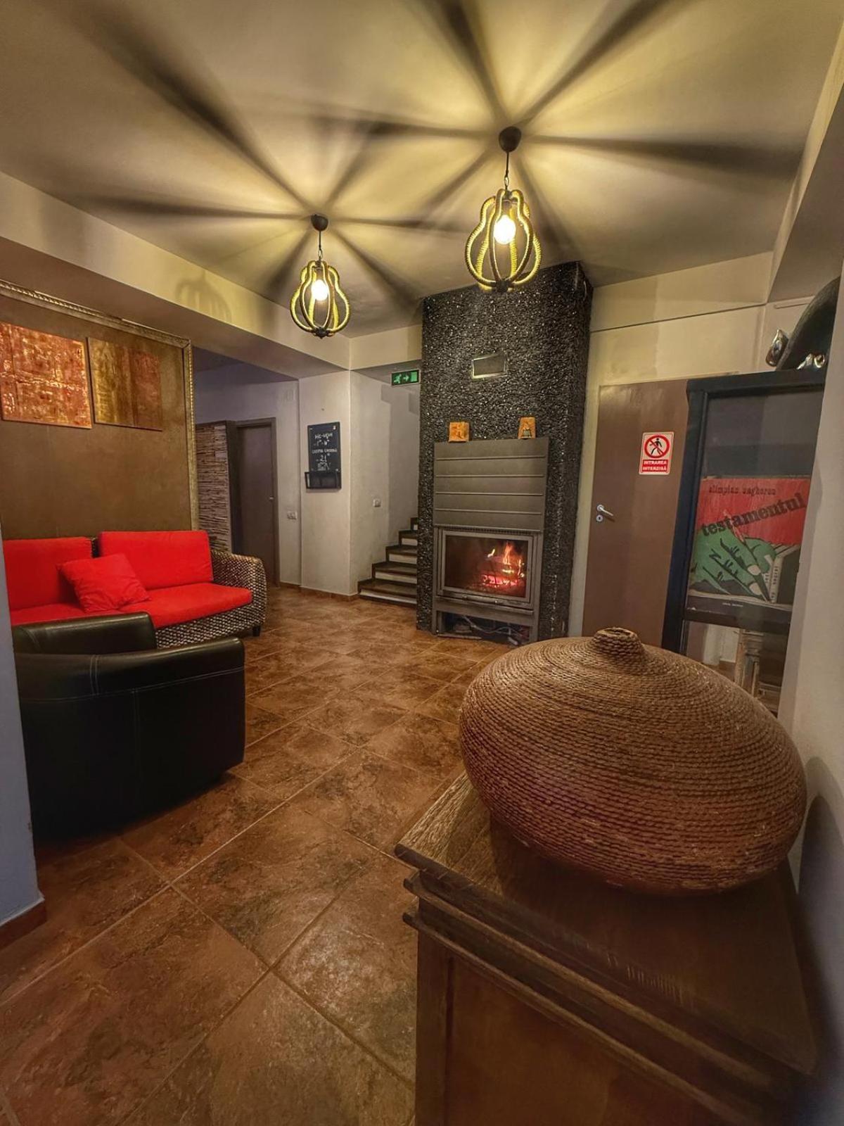 Inspire View Hotel Бран Екстериор снимка