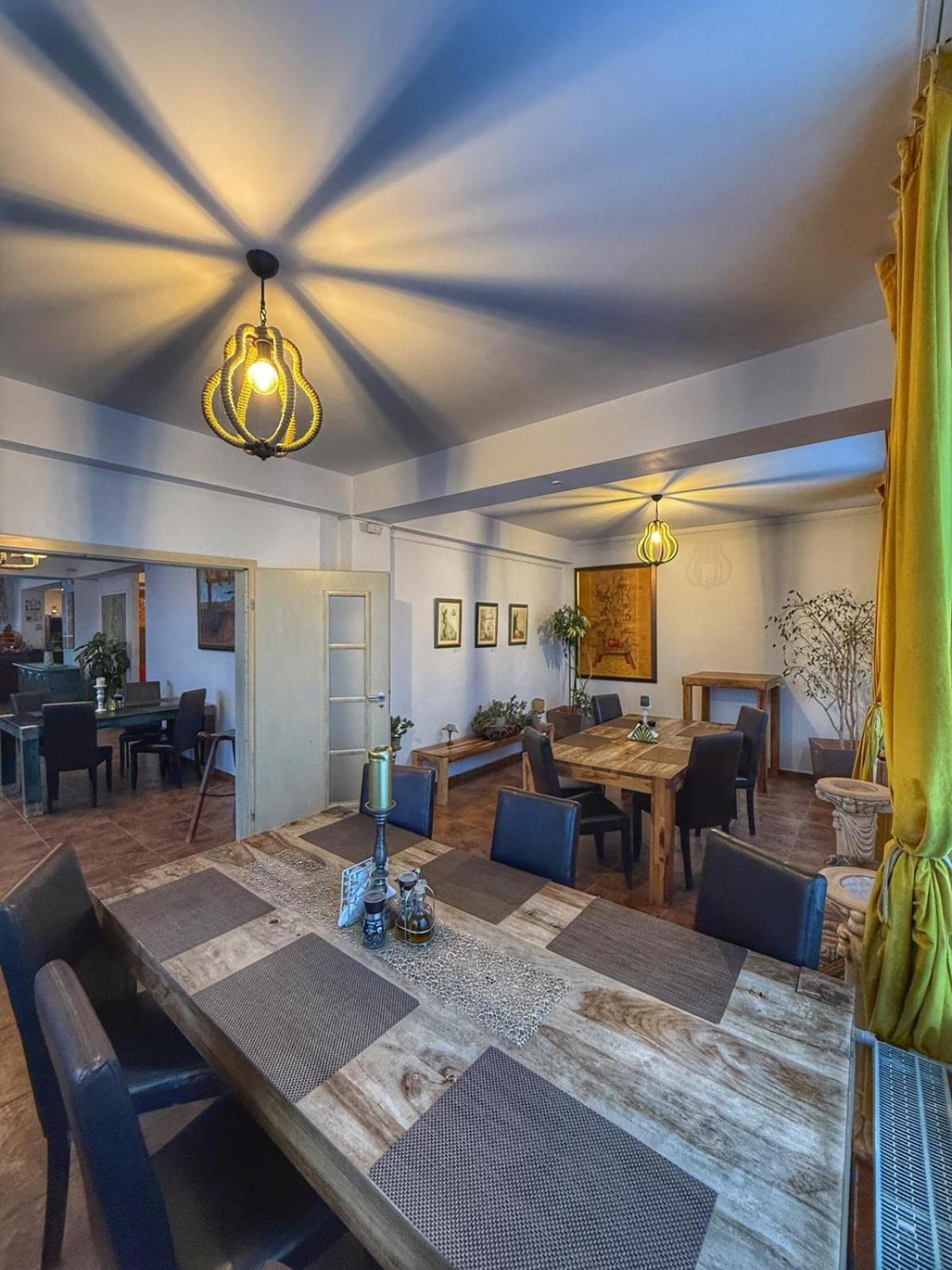 Inspire View Hotel Бран Екстериор снимка