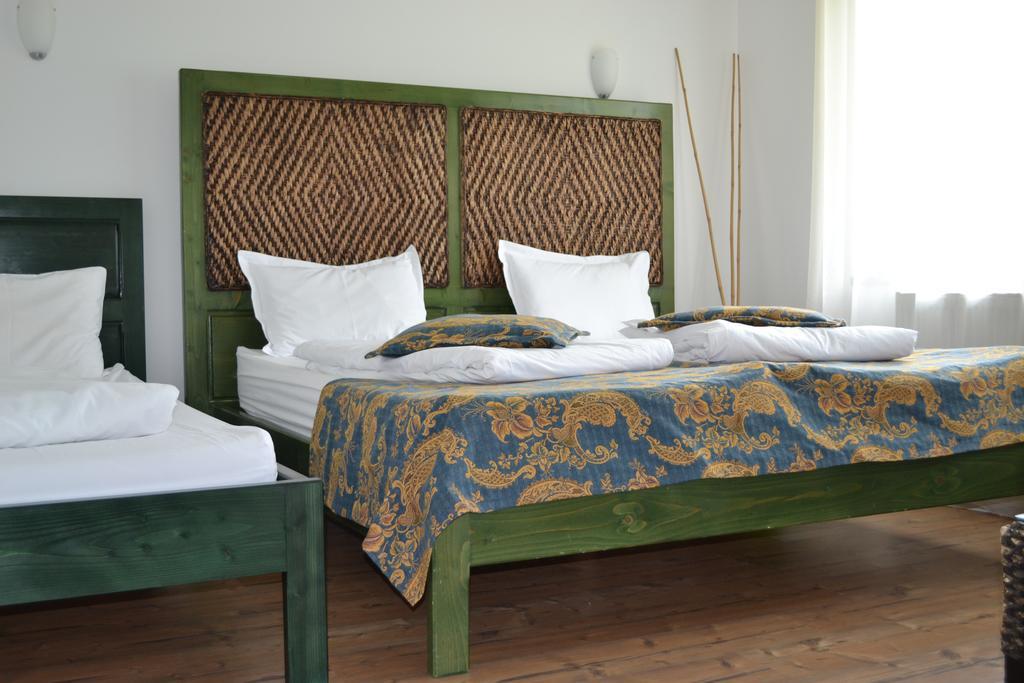 Inspire View Hotel Бран Екстериор снимка